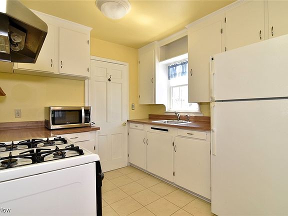 5th image of 235 E 248th St