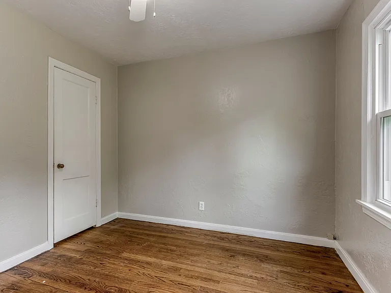 604 Iowa St — Photo 22