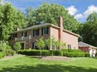 8501 Whisperwoods Ln, Cincinnati, OH 45249