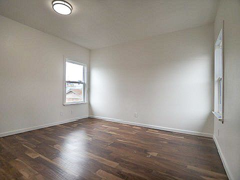 5th image of 212 Village Ln