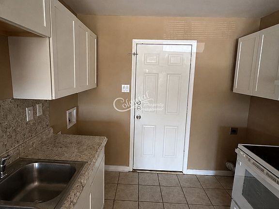 4th image of 903 Dryden Ave #A