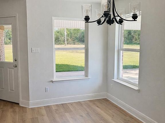 4th image of 60 Alan Rd