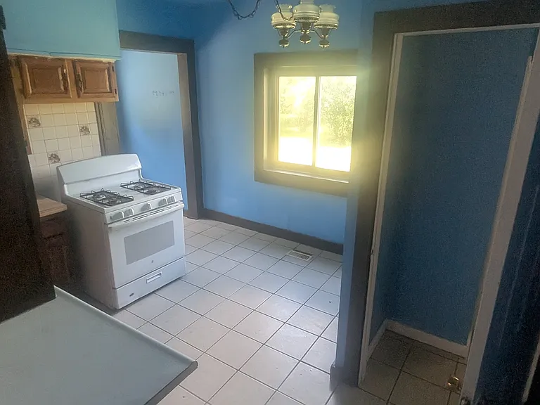 1027 Grand Central Ave #A — Photo 7