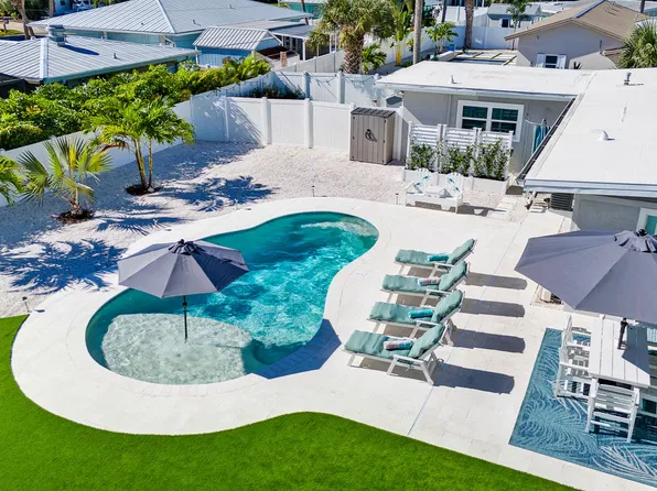 203 84th St, Holmes Beach, FL 34217