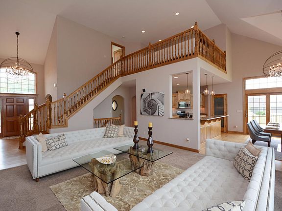 2nd image of W199N15991 Creekwood Cir