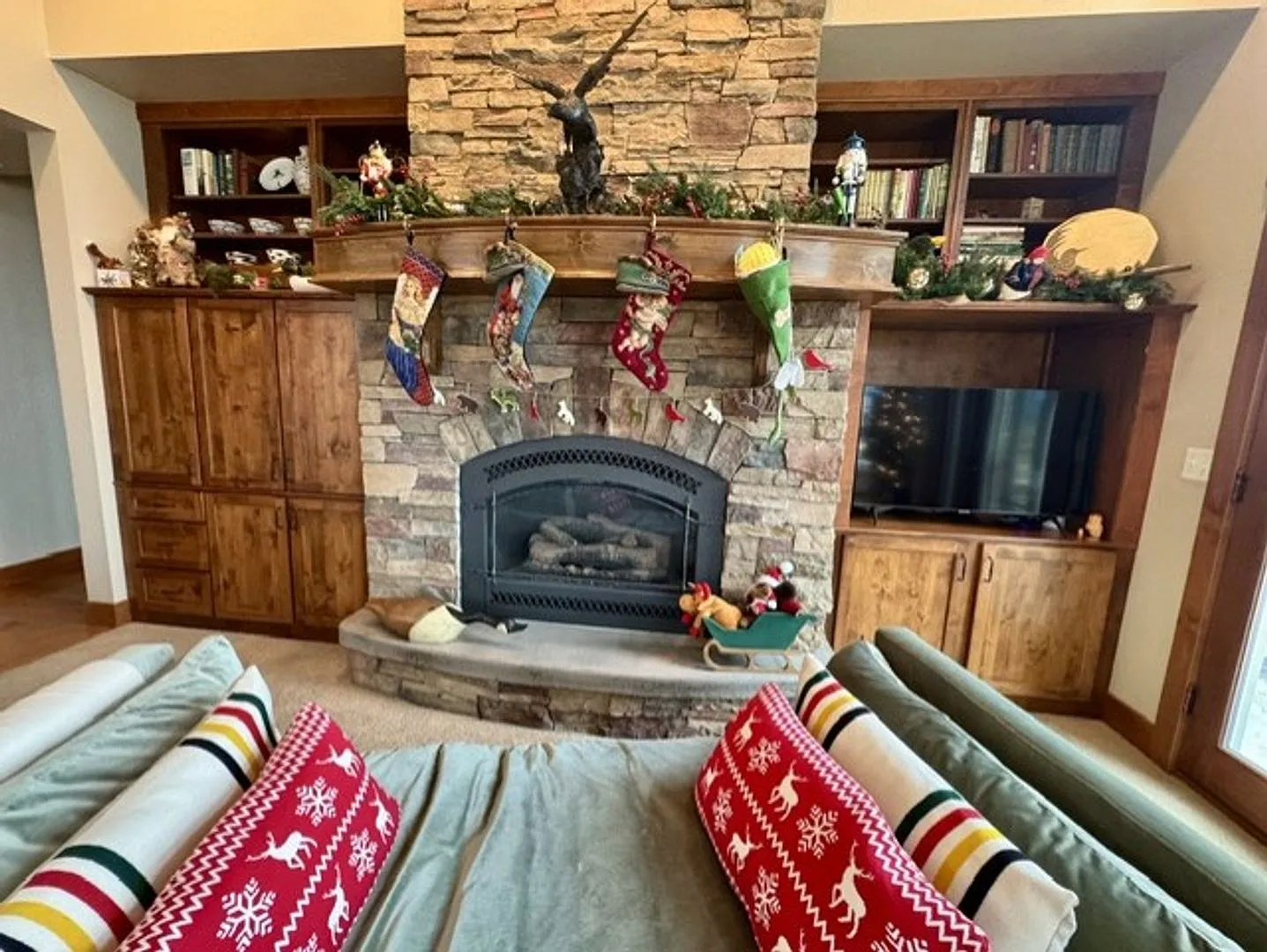 Fully furnished executive home with lake views located in gated community in Polson- Available Se... — Photo 3