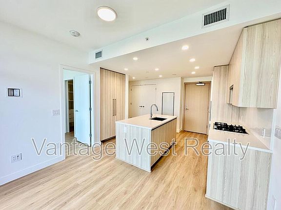 3rd image of 1626 Water St #910