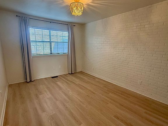 4th image of 3035 W Wilshire Blvd