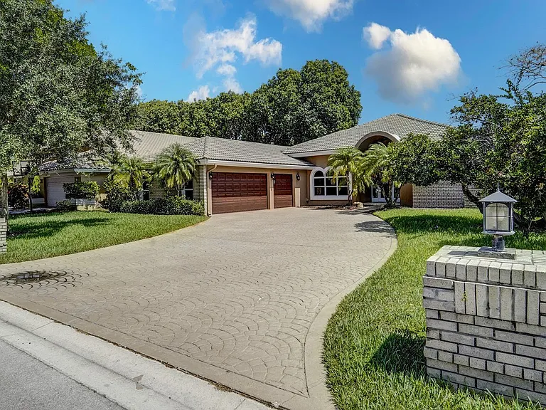 11999 Classic Dr — Photo 1