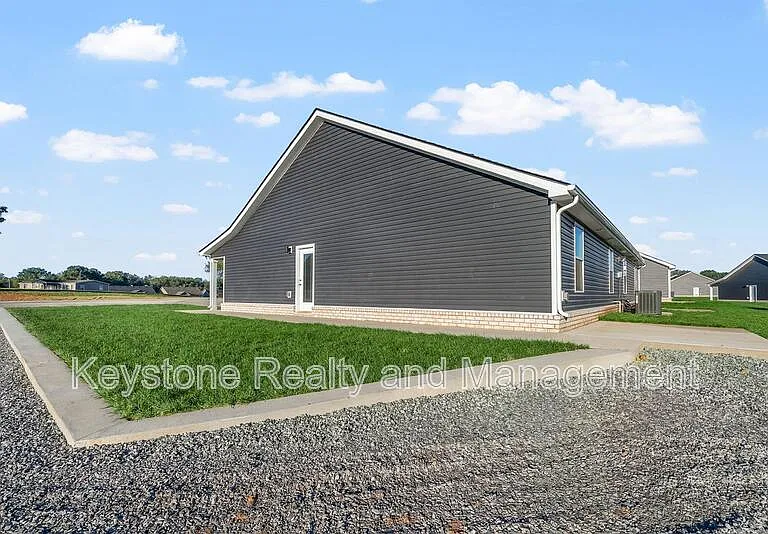 302 Wisteria Ln — Photo 16