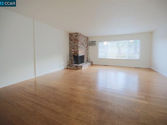 2nd image of 2129 Ascot Dr APT 3