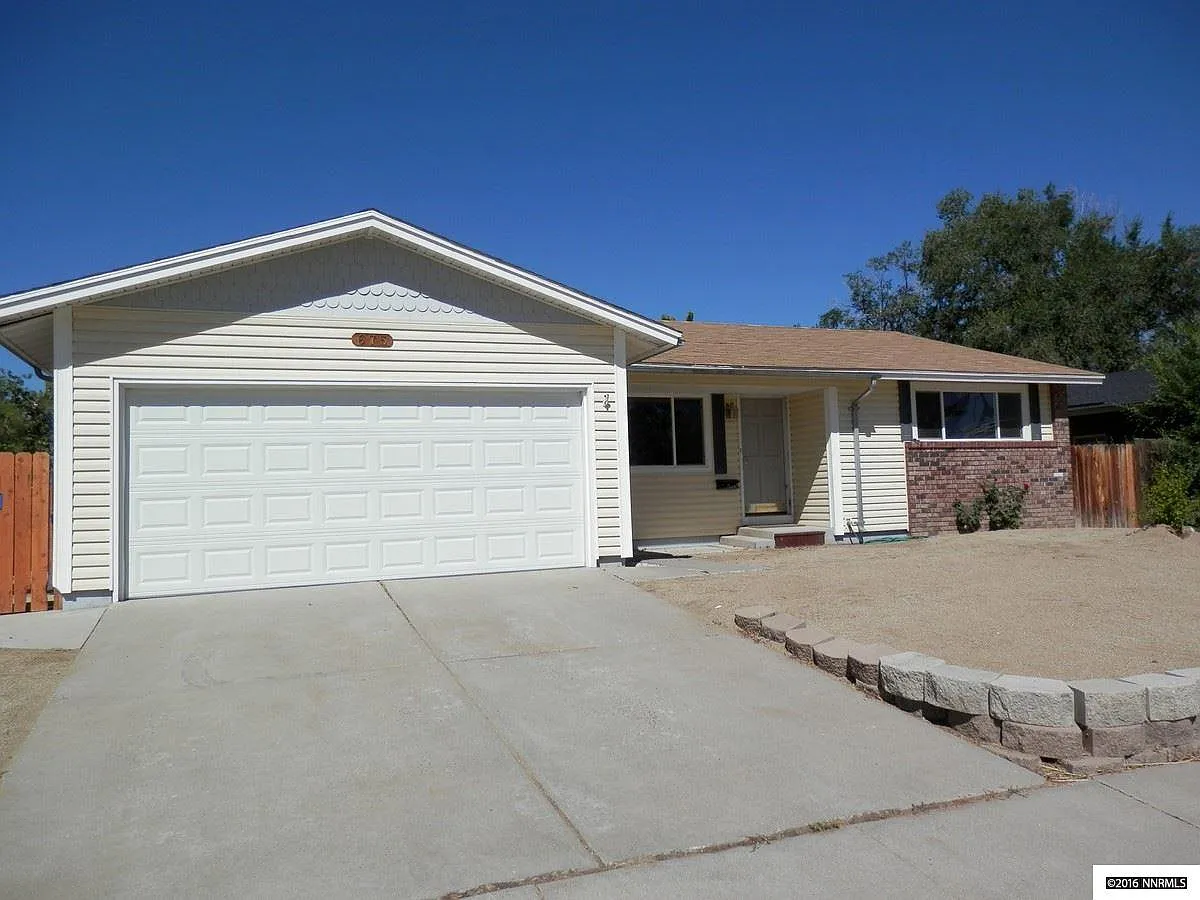 675 Nancy Cir photo 1