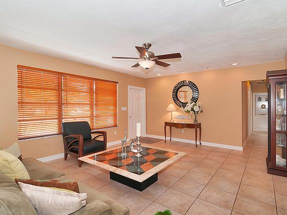 4th image of 11020 NW 15th St