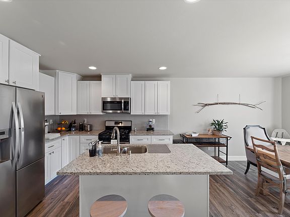 5th image of 9002 Majestia Ln
