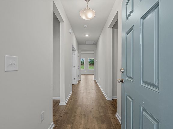 5th image of 2915 Spain Ln.