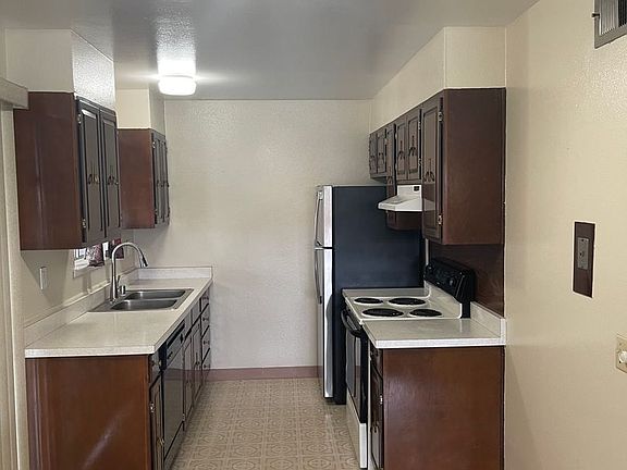 2nd image of 235 Washington St APT 3