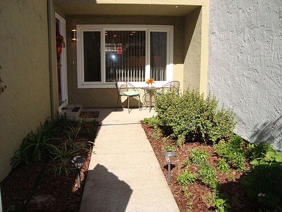 5th image of 107 Amber Oak Ct