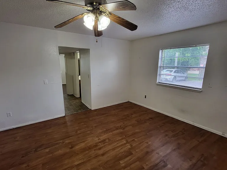 320 E Edwards St #10 — Photo 12