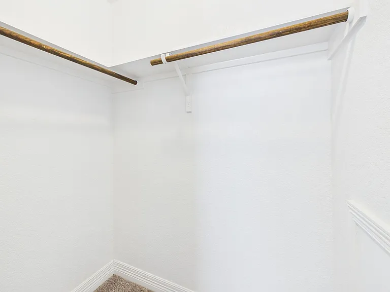 105 Auburn Cv — Photo 48