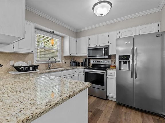 3rd image of 1611 Maple Ridge Ct