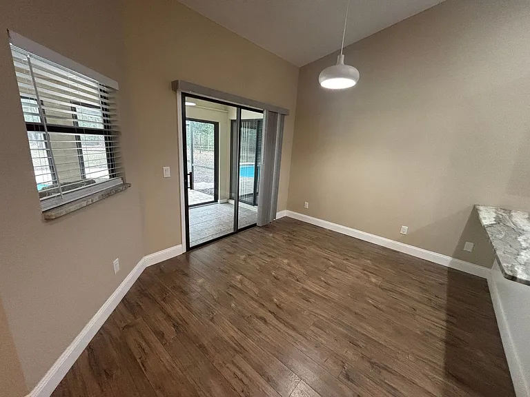 1130 W Olympia St — Photo 8