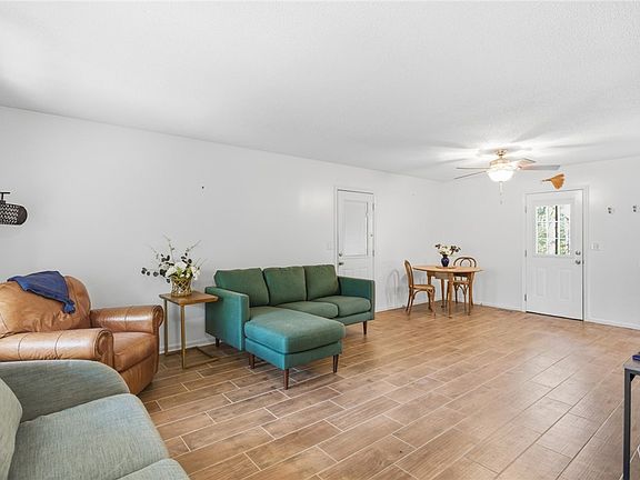 4th image of 275 Mountain Springs Rd