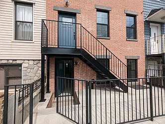 Rented by R New York