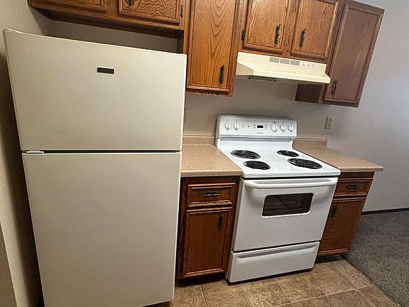 3rd image of 1408 Oak Manor Ave S #118