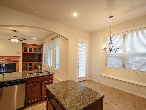 2nd image of 2452 Sunderland Ln