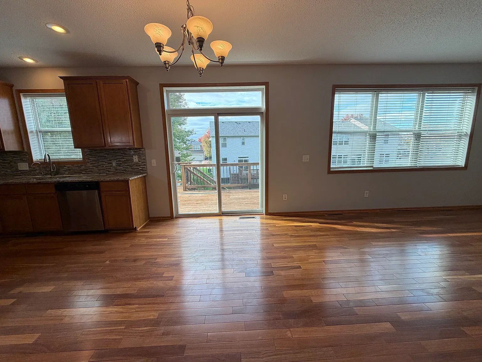 Spacious 4 Bedroom Single Family Home in Shakopee — Photo 3