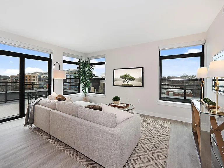 Madrona Apartments — Photo 4