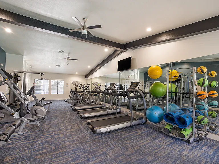 2900 Lux Apartment Homes — Photo 14