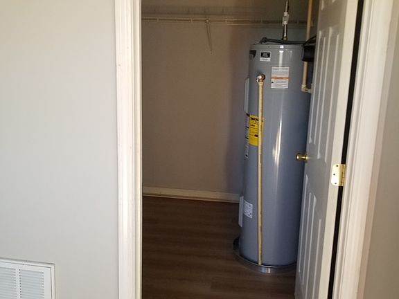laundry room with washer and dryer hook up