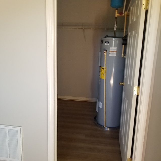 laundry room with washer and dryer hook up