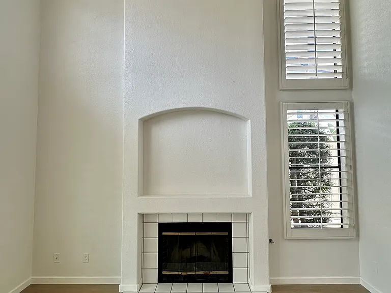 1043 Cordova Dr — Photo 15