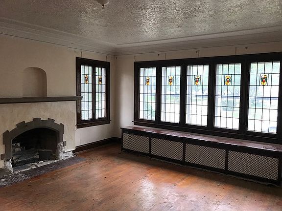 4th image of 1901 N Newland Ave