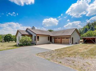 1700 Knob Rd, Burlington, WI 53105