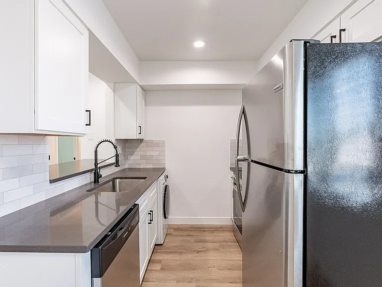Euclid & 10th Apartments — Photo 6