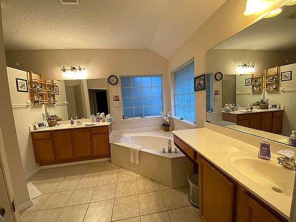 3rd image of 3759 Cardinal Oaks Cir