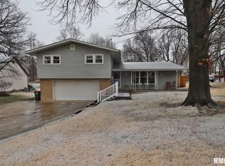 3 Oakhill Ct, Pekin, IL