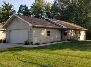 9855 Deer Track Ct, Interlochen, MI 49643