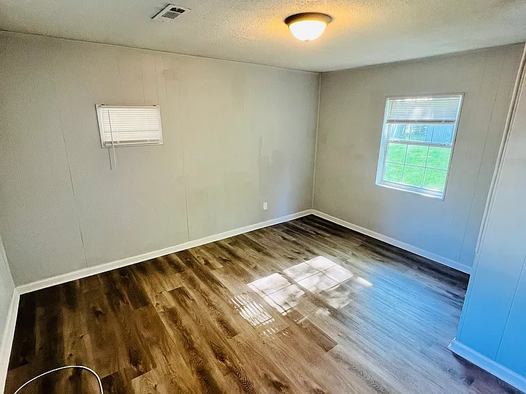 605 Mohican Ave — Photo 8