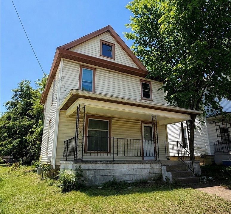 1st image of 29 E 9th St