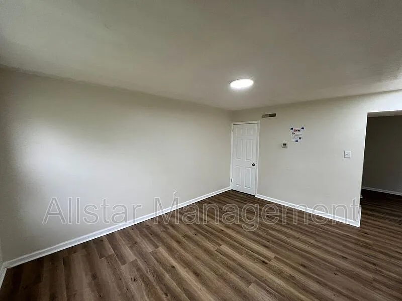 Building Photo - 936 S Central Dr