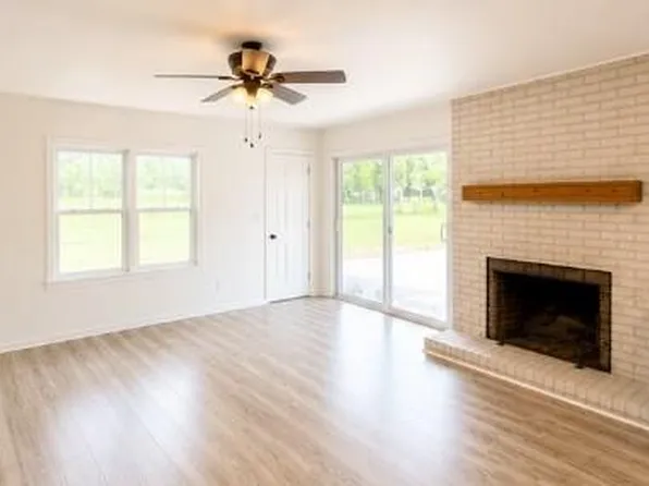 2615 Leopard Dr, Texarkana, TX 75501