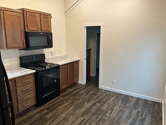 5th image of 5215 Crestway Dr #3