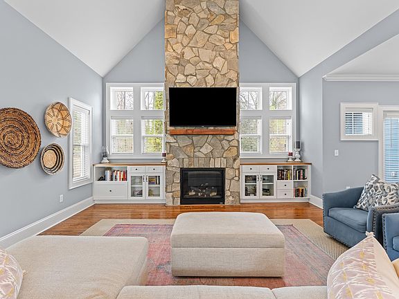 3rd image of 44 Primrose Ln