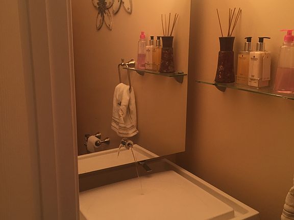 5th image of 1029 Cummings Ave