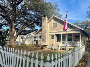 802 Hudgins St, Smithville, TX 78957