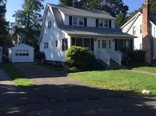 25 Cross Ln, Cos Cob, CT 06807